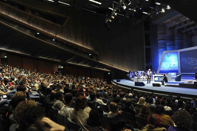 Una delle affollate presentazioni di Roberto. Qui siamo al Nuovo Teatro dell’Opera di Firenze