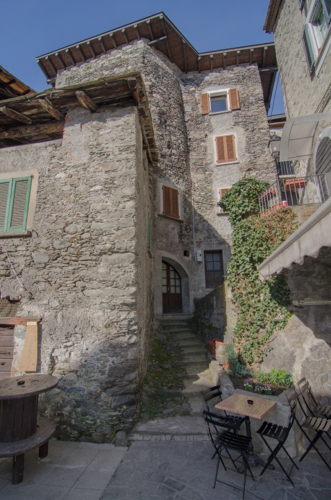 Contrada Scarpatetti, Sondrio