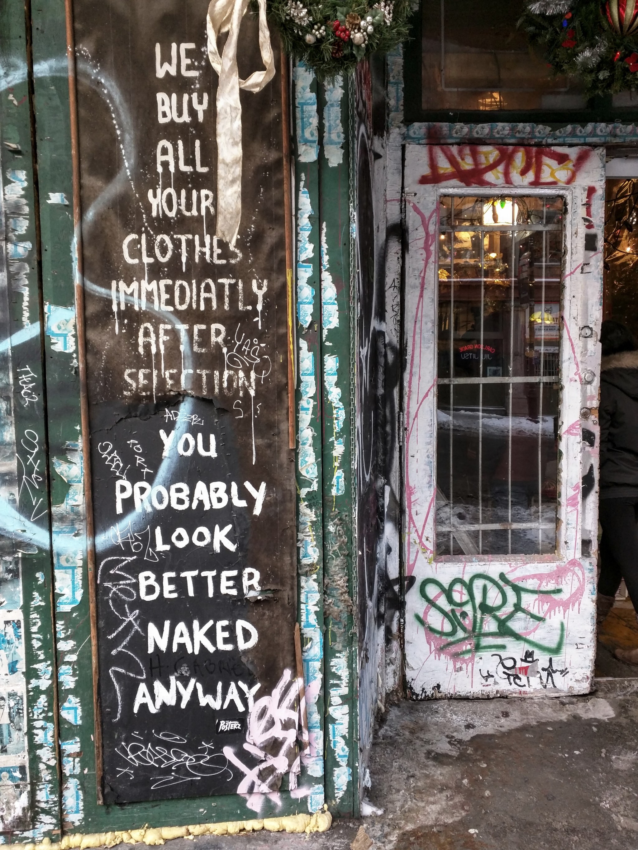 Negozio di vestiti usati in Rue Saint Laurent a Montreal, regione del Quebec, Canada