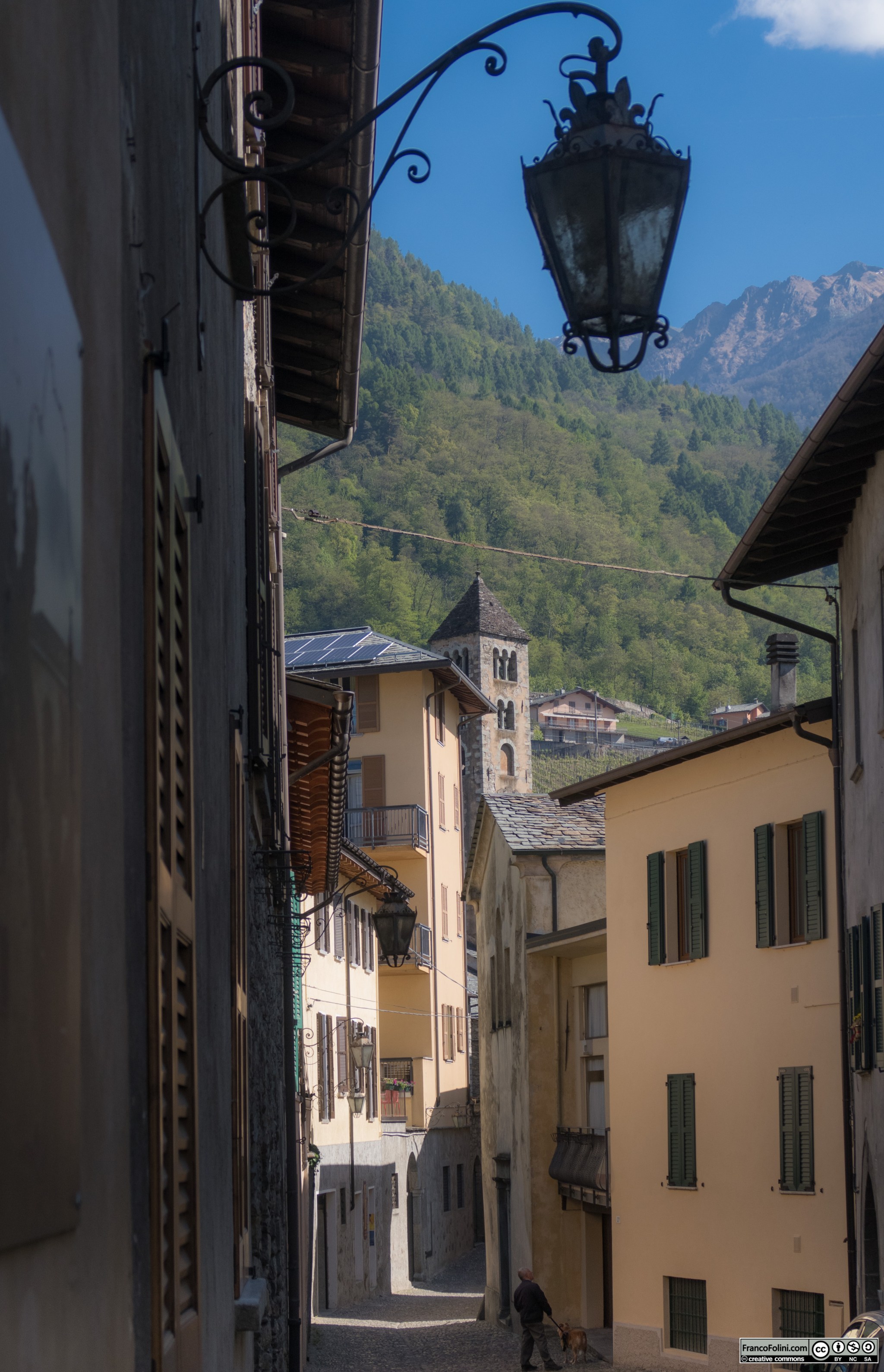Via Ginnasio, nel centro di Ponte in Valtellina