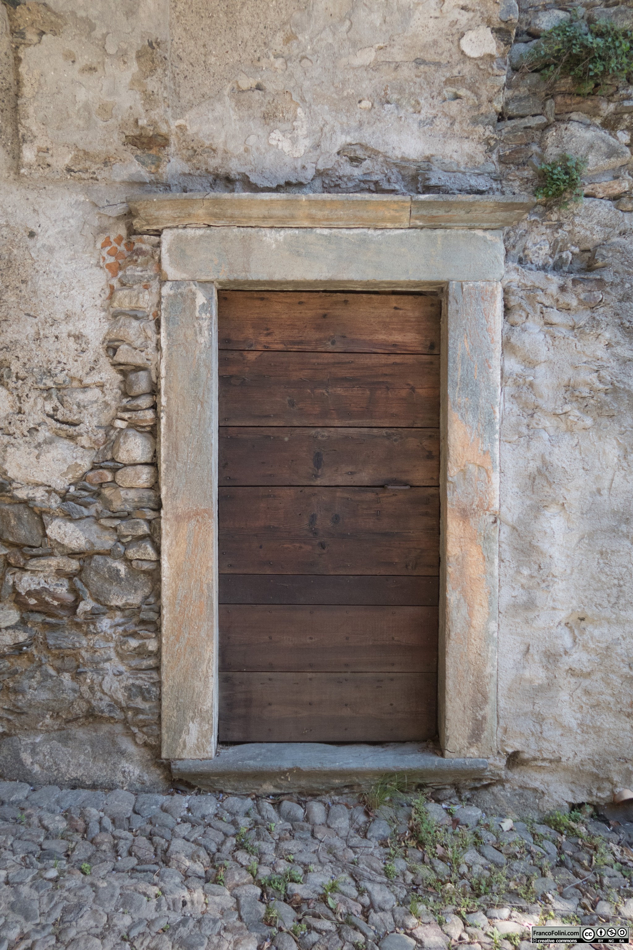 Antico portone in via Chiuro detta Rüascia, Ponte in Valtellina
