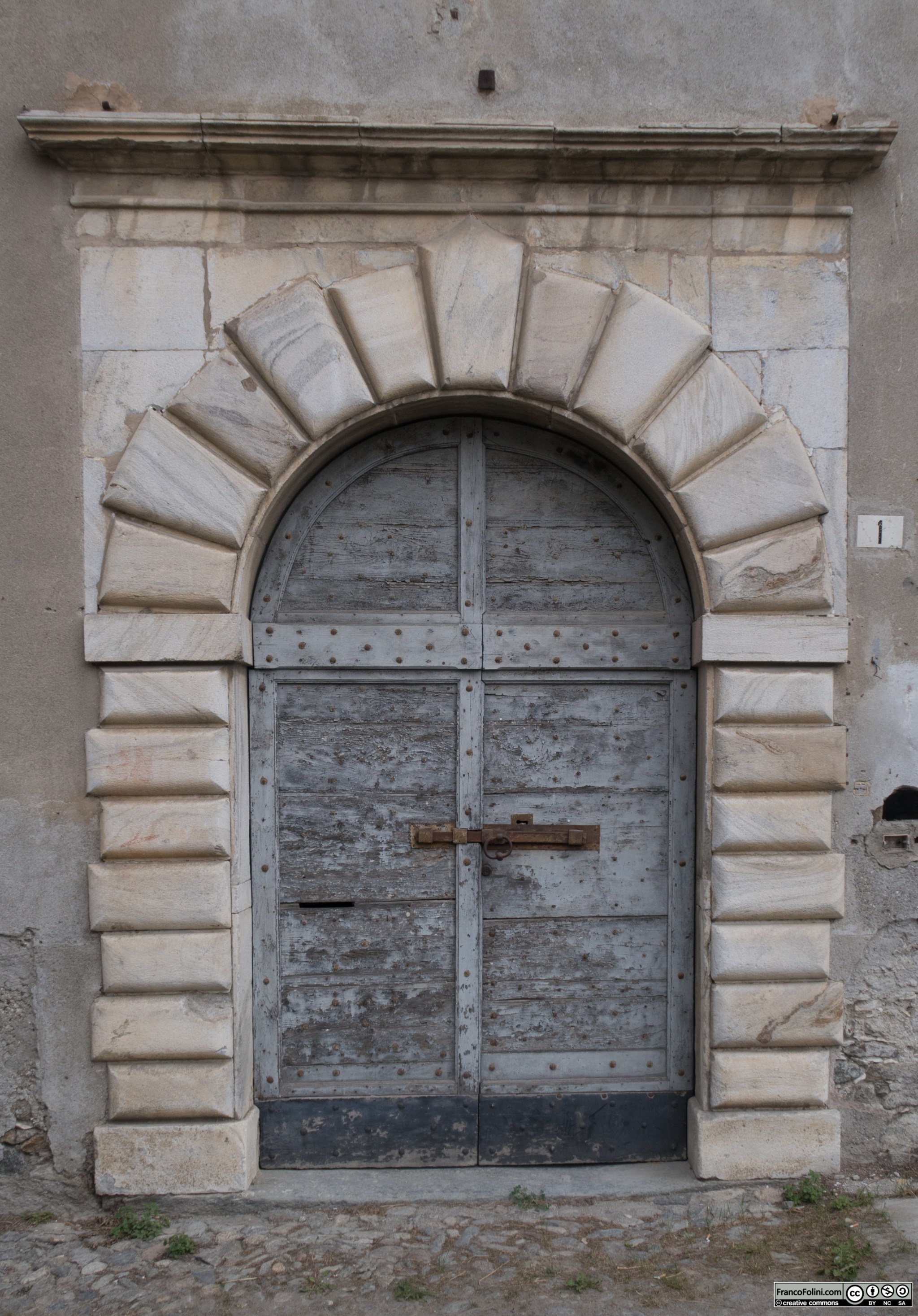 Ingresso principale del palazzo della Madonna di Campagna, 1568. Ponte in Valtellina, Sondrio