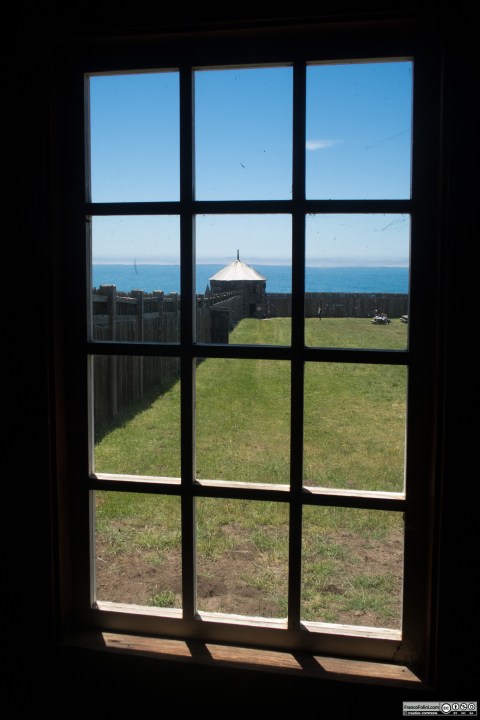 Fort Ross: muro di cinta e torre angolare