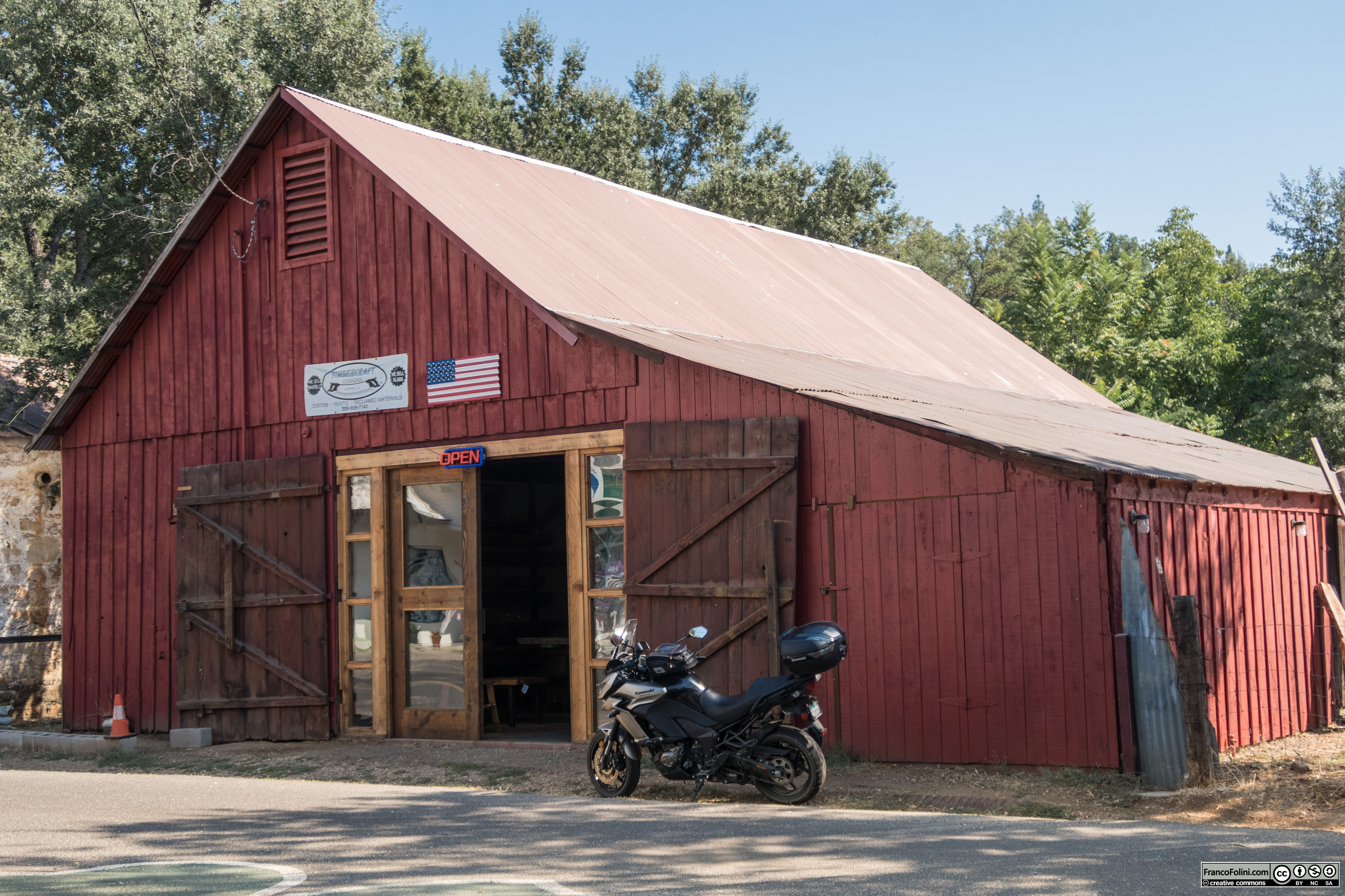 Old barn (now a shop) in Murphys, CA