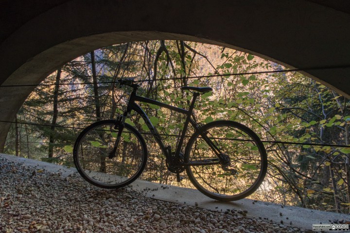 La decauville tra il Gaggio e Vedello venne protetta da frane e smottamenti con la costruzione di gallerie e di passaggi protetti.