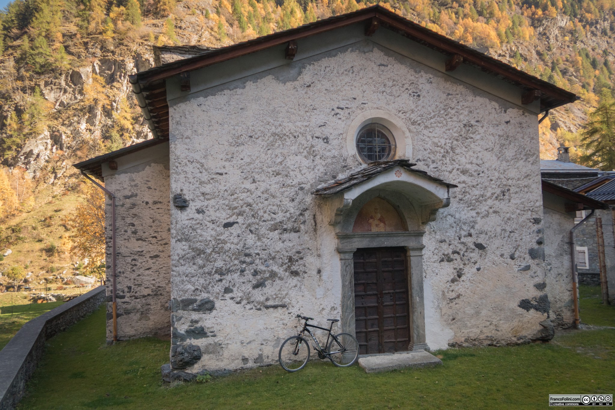 L'antica chiesetta di Ambria dedicata a San Gregorio ed eretta nel 1615.