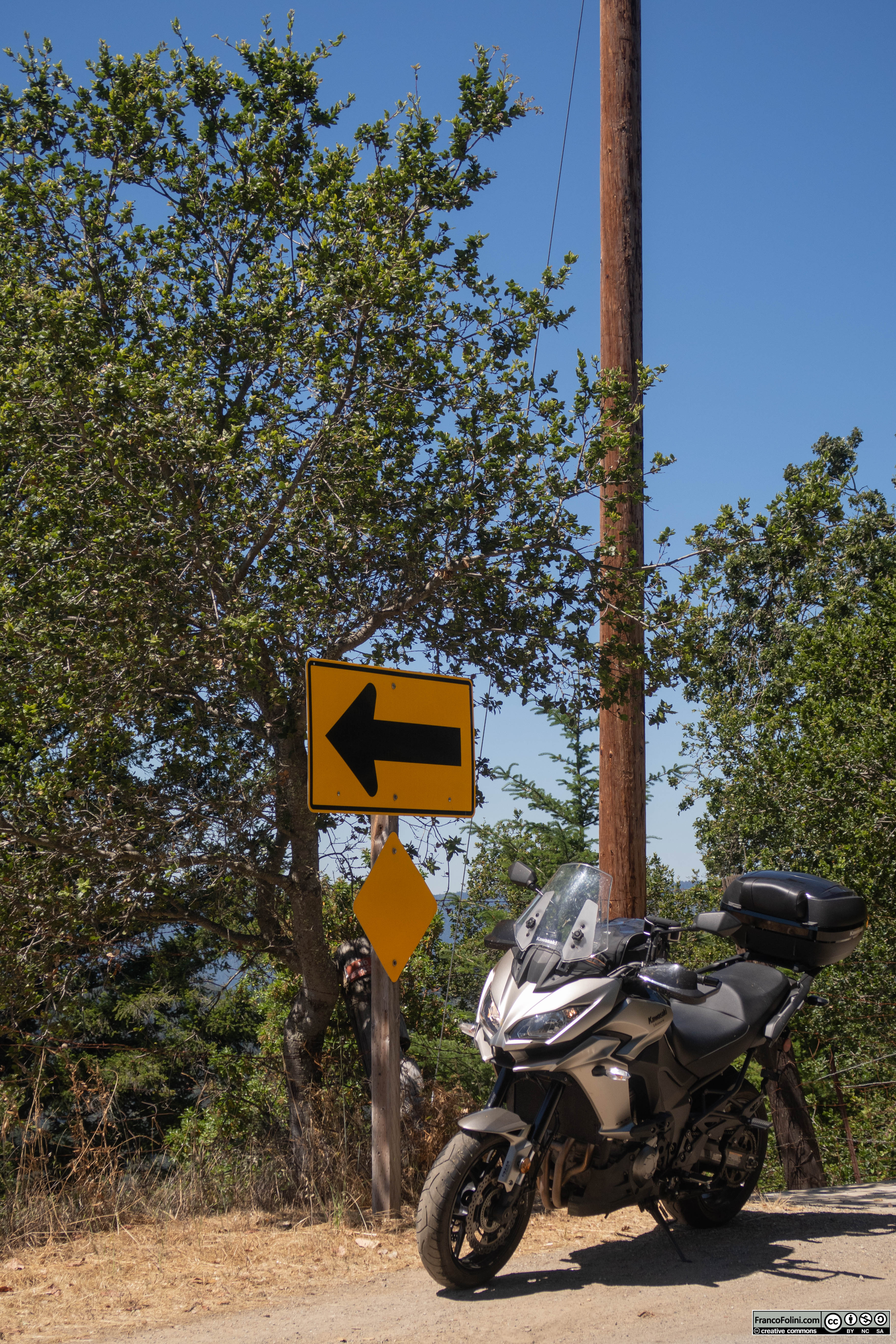 Breve stop per uno scatto fotografico lungo la California Route 35 all'altezza di Los Altos.