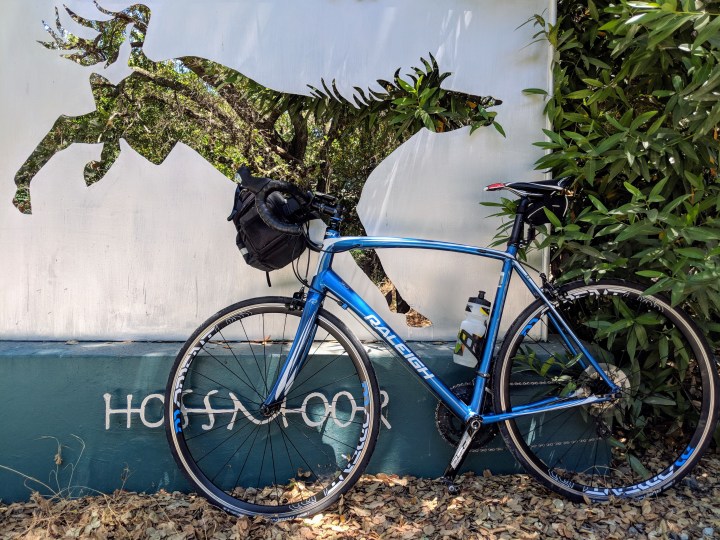 Il cartello d'ingresso del centro ippico chiamato Hossmoor ormai diventato uno stop di rito nelle mie escursioni domenicali in bicicletta.