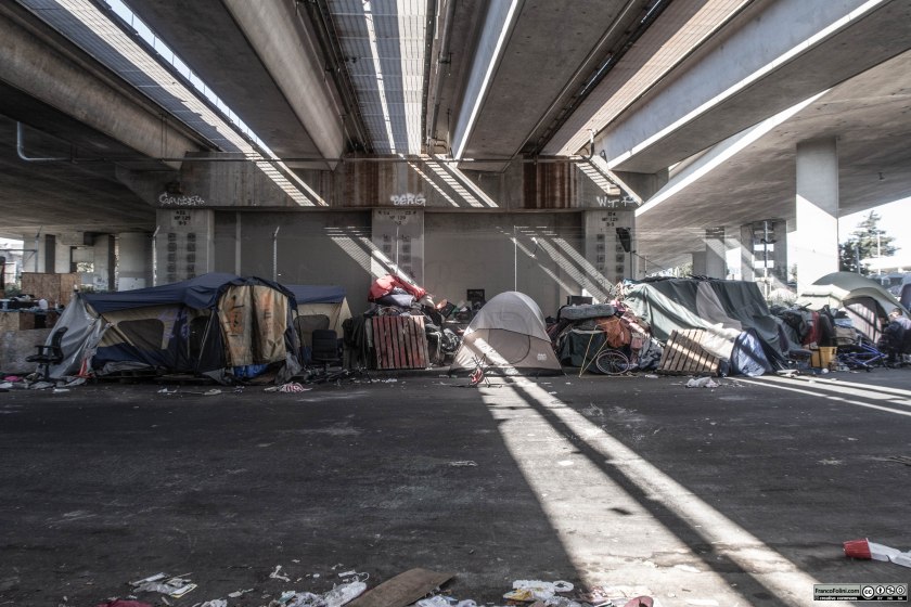 Le condizioni igieniche del villaggio sono seriamente preoccupanti, in particolare se consideriamo che nel villaggio vivono anche alcuni bambini e ragazzi. Alcuni accampamenti di homeless hanno stabilito rigide regole interne per garantire un livello di pulizia e igiene che salvaguardi l'incolumità dei membri del villaggio. La gran parte degli accampamenti tende a trasformarsi in breve tempo in una sorta di discarica.